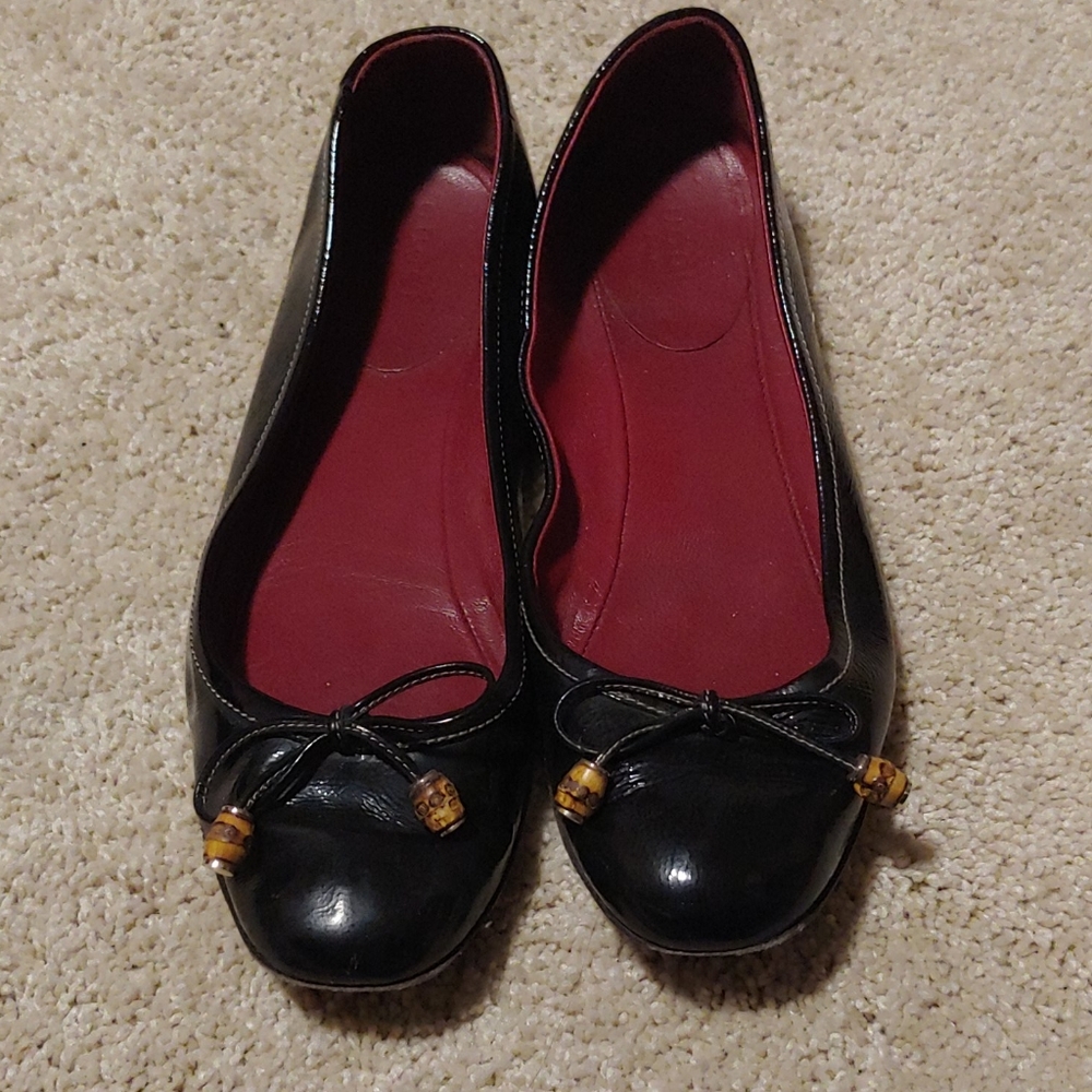 Gucci black patent ballet flats bow